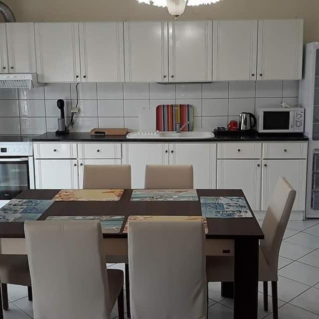 Stathoris Deluxe Apartment เนอาเปรามอส ภายนอก รูปภาพ