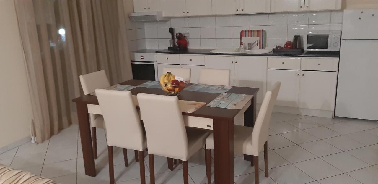 Stathoris Deluxe Apartment เนอาเปรามอส ภายนอก รูปภาพ
