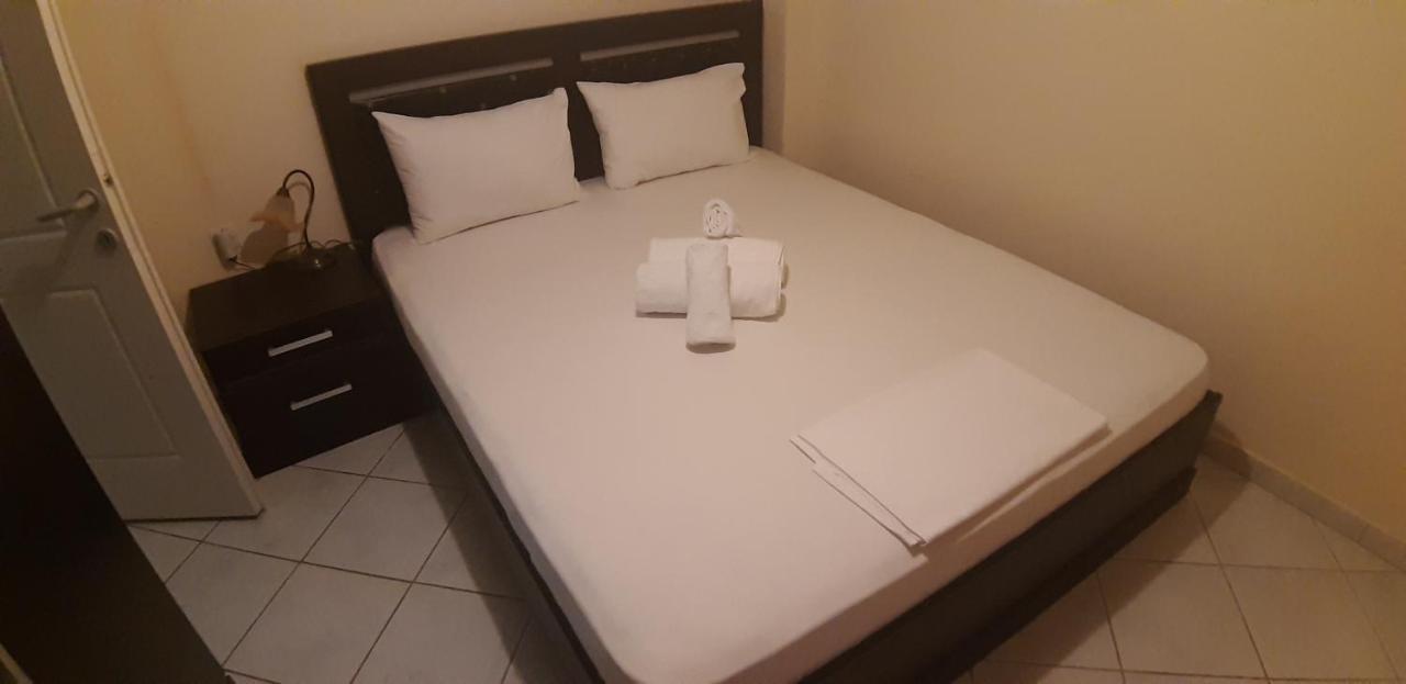 Stathoris Deluxe Apartment เนอาเปรามอส ภายนอก รูปภาพ