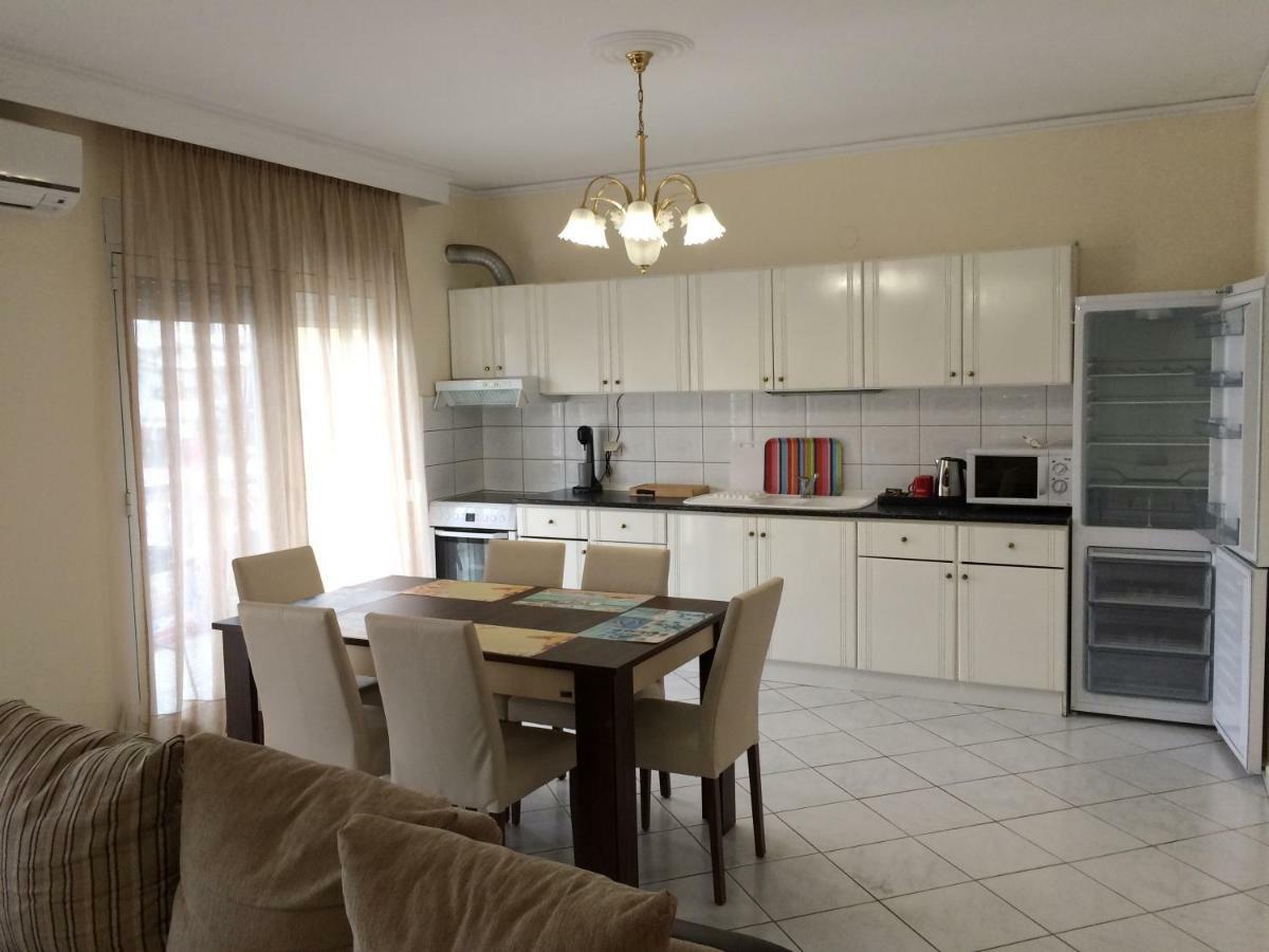 Stathoris Deluxe Apartment เนอาเปรามอส ภายนอก รูปภาพ